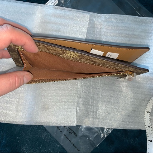 NEW! COACH Slim Signature Canvas Wallet with Snowflake Print, NEW WITH TAG! - Picture 14 of 15